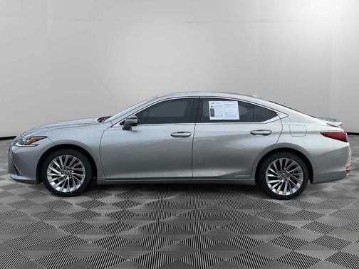 2019 Lexus ES 300h Luxury