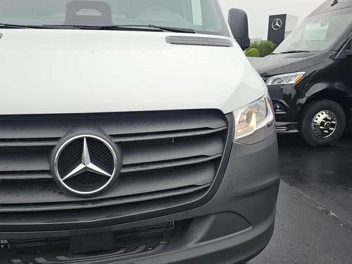 Arctic White 2025 Mercedes-Benz Sprinter 2500