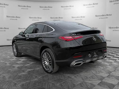 Obsidian Black Metallic 2026 Mercedes-Benz GLC 300 Base 4MATIC