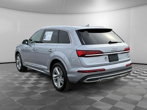 2021 Audi Q7 45 Premium Plus