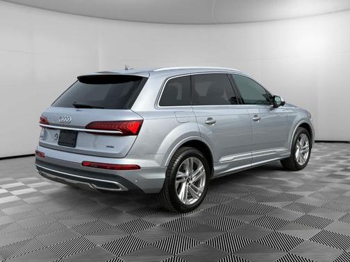 2021 Audi Q7 45 Premium Plus