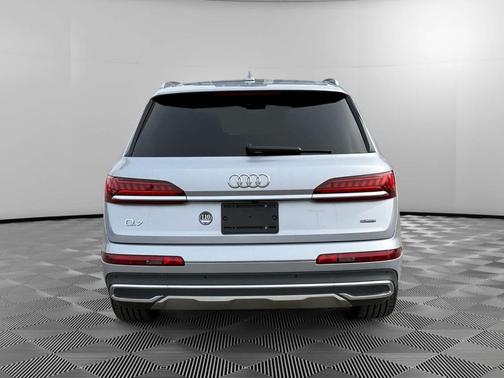 2021 Audi Q7 45 Premium Plus