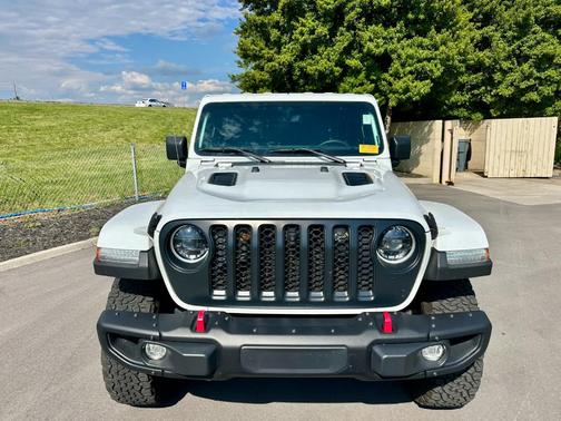 Bright White Clearcoat 2023 Jeep Wrangler Rubicon