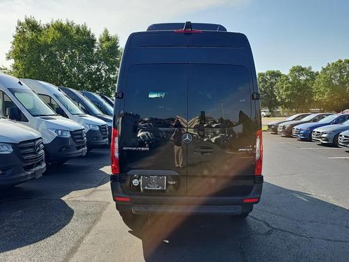 2025 Mercedes-Benz Sprinter 2500 144 WB Standard Roof Passenger