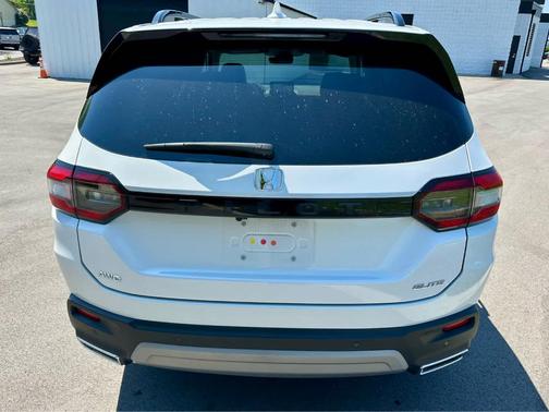 Platinum White Pearl 2025 Honda Pilot Elite