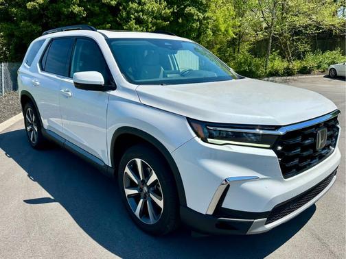 Platinum White Pearl 2025 Honda Pilot Elite