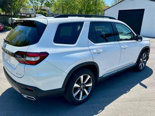 Platinum White Pearl 2025 Honda Pilot Elite