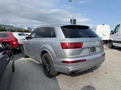 Florett Silver Metallic 2018 Audi Q7 3.0T Prestige
