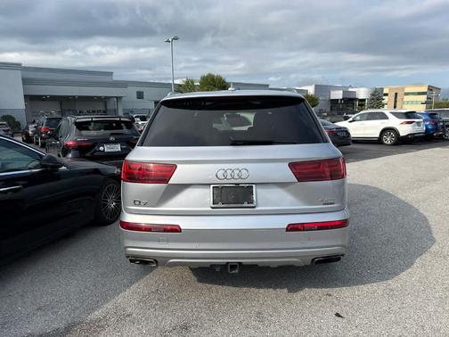 Florett Silver Metallic 2018 Audi Q7 3.0T Prestige