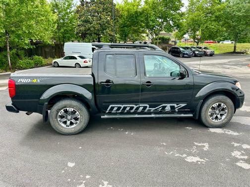 Super Black 2015 Nissan Frontier Pro-4X
