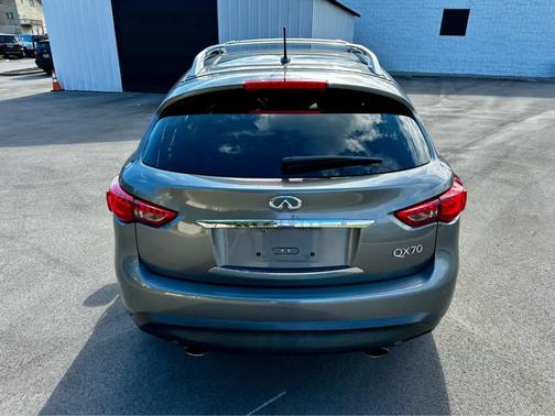 2016 INFINITI QX70 Base