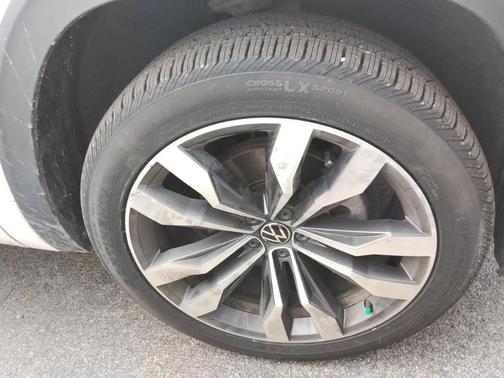 2022 Volkswagen Atlas Cross Sport 3.6L V6 SEL Premium R-Line