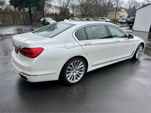 2018 BMW 750 i xDrive