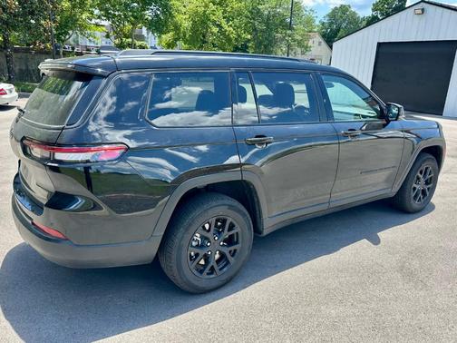 Diamond Black 2024 Jeep Grand Cherokee L Laredo