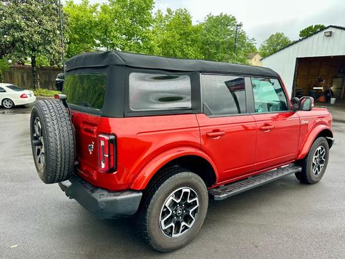 Hot Pepper Red Metallic Tinted Clearcoat 2024 Ford Bronco Outer Banks