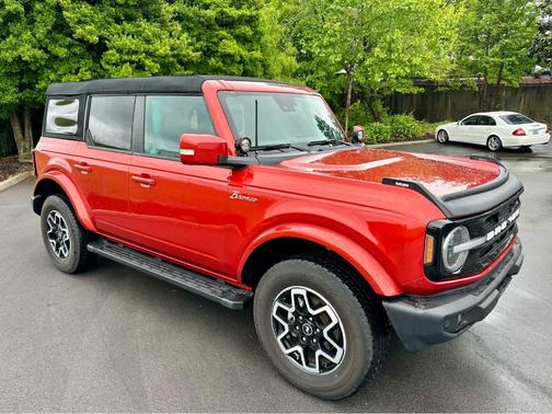 Hot Pepper Red Metallic Tinted Clearcoat 2024 Ford Bronco Outer Banks