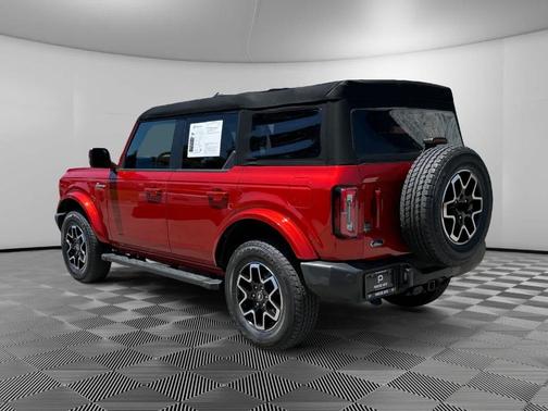Hot Pepper Red Metallic Tinted Clearcoat 2024 Ford Bronco Outer Banks