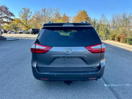 2016 Toyota Sienna XLE Premium
