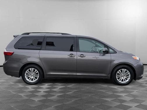 2016 Toyota Sienna XLE Premium