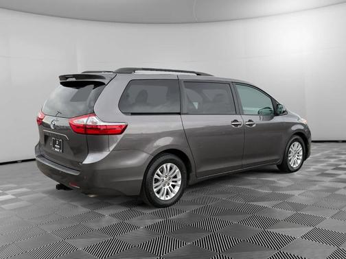 2016 Toyota Sienna XLE Premium
