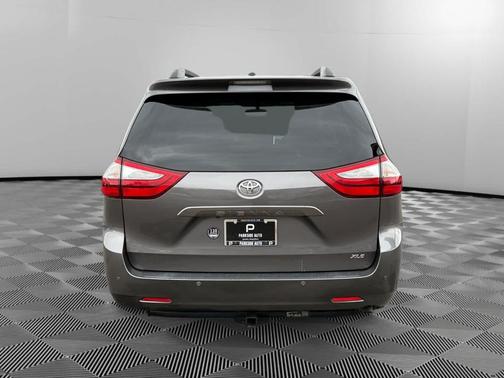 2016 Toyota Sienna XLE Premium
