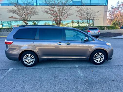 2016 Toyota Sienna XLE Premium