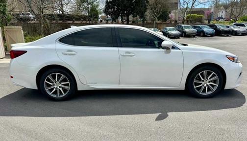 Eminent White Pearl 2016 Lexus ES 300h Base