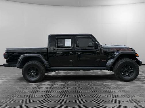 Black Clearcoat 2022 Jeep Gladiator Mojave