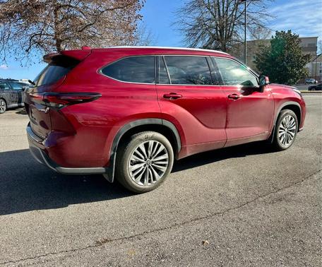 2024 Toyota Highlander Hybrid Platinum