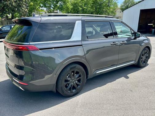 Metal 2023 Kia Carnival SX