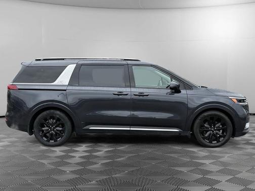 Metal 2023 Kia Carnival SX