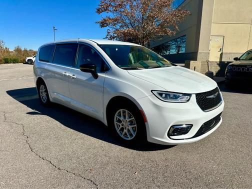 2024 Chrysler Pacifica Touring-L