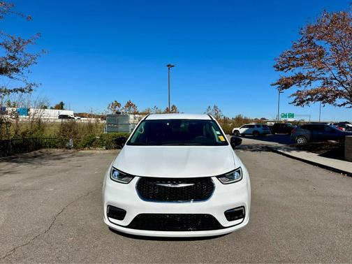 2024 Chrysler Pacifica Touring-L
