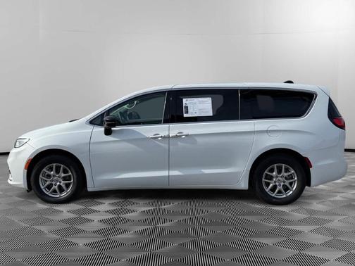 2024 Chrysler Pacifica Touring-L