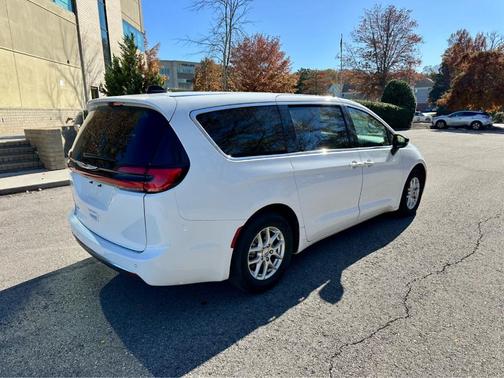 2024 Chrysler Pacifica Touring-L