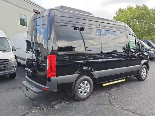 2025 Mercedes-Benz Sprinter 2500 144 WB Standard Roof Passenger
