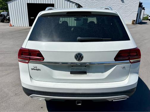 Pure White 2019 Volkswagen Atlas 3.6L SE w/Technology