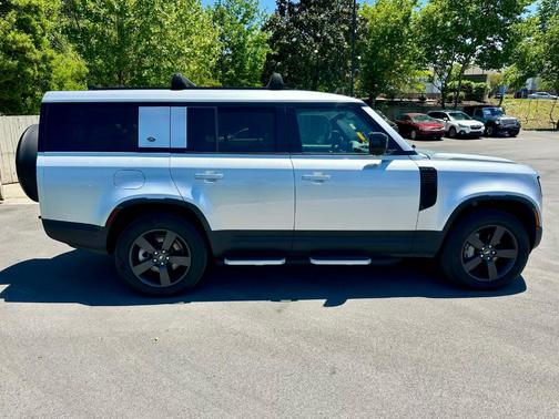 Hakuba Silver 2024 Land Rover Defender 130 S