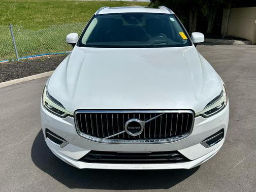 Crystal White Metallic 2020 Volvo XC60 T5 Inscription