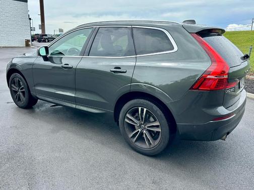 Pine Green 2019 Volvo XC60 T6 Momentum