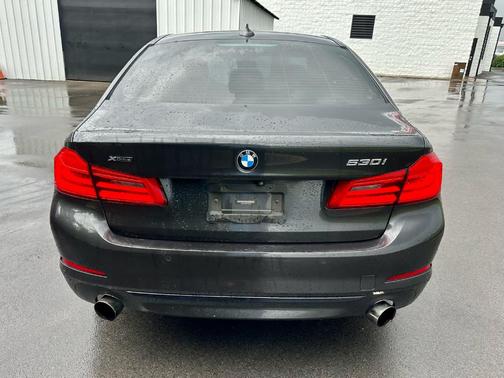 Carbon Black Metallic 2020 BMW 530 i xDrive