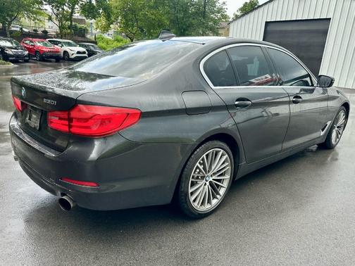 Carbon Black Metallic 2020 BMW 530 i xDrive