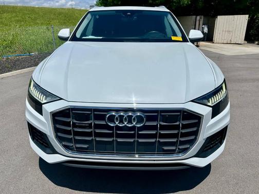 Glacier White Metallic 2019 Audi Q8 Prestige