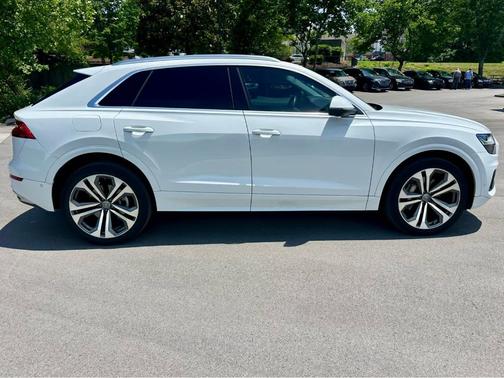 Glacier White Metallic 2019 Audi Q8 Prestige