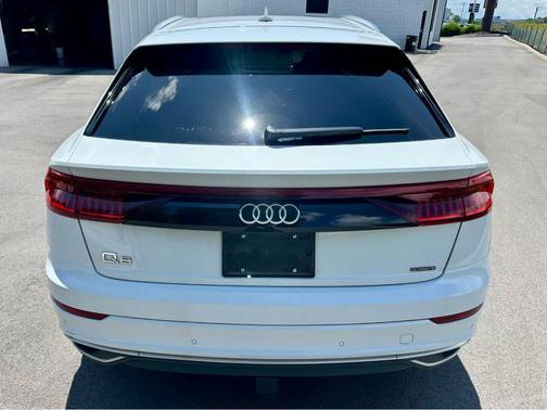 Glacier White Metallic 2019 Audi Q8 Prestige