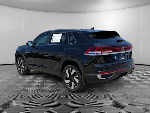Deep Black Pearl Effect 2024 Volkswagen Atlas Cross Sport 2.0T SE w/Technology