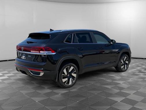 Deep Black Pearl Effect 2024 Volkswagen Atlas Cross Sport 2.0T SE w/Technology