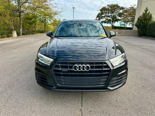 2020 Audi Q5 45 Titanium Premium