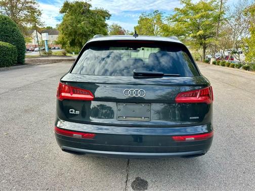 2020 Audi Q5 45 Titanium Premium