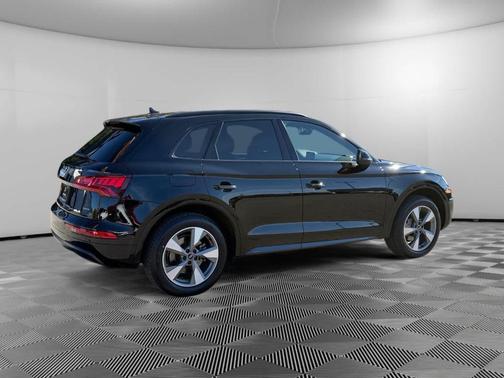 2020 Audi Q5 45 Titanium Premium